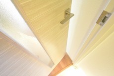 目黒サンケイハウス　LDKの扉