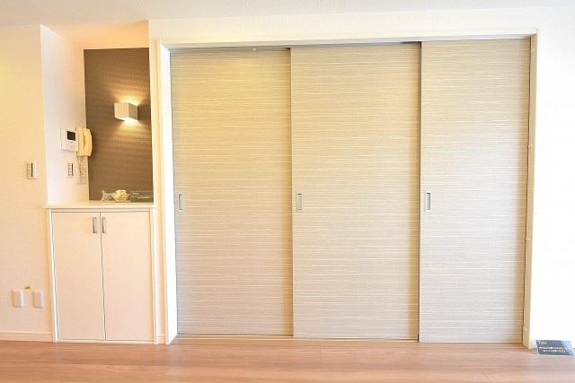 目黒サンケイハウス　3枚引き戸