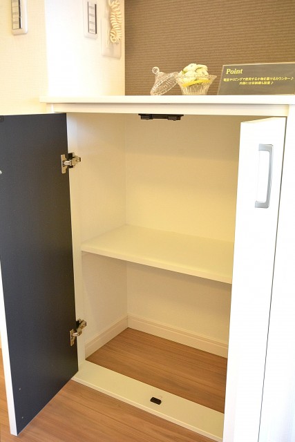 目黒サンケイハウス　LDK内の収納