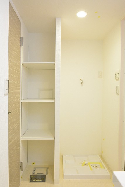 目黒サンケイハウス　リネン棚と洗濯機置き場