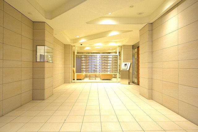 青山コーポラス　エントランスホール