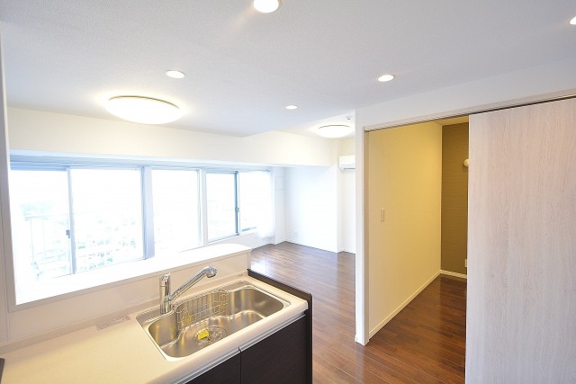 目白が丘マンション　開放感のあるオープンキッチン