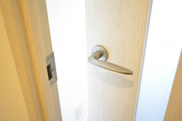 目白が丘マンション　リビングへ