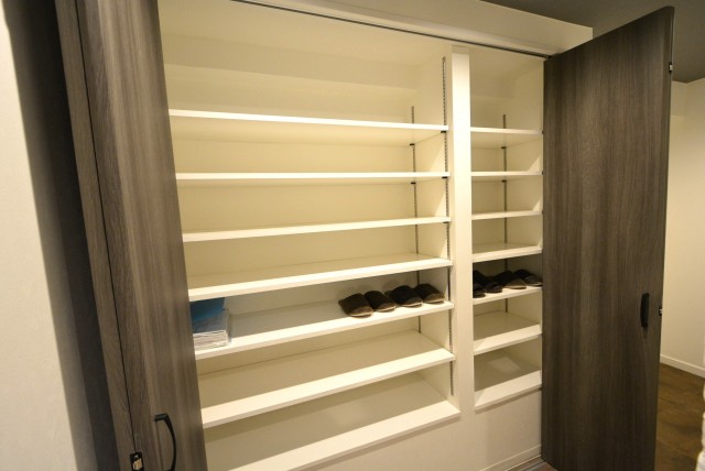 ファミール西新宿904　シューズボックス