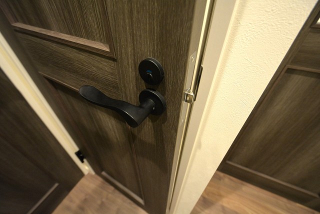 ファミール西新宿904　扉