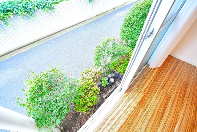 サンビューハイツ千駄ヶ谷　6.0帖のベッドルーム窓際