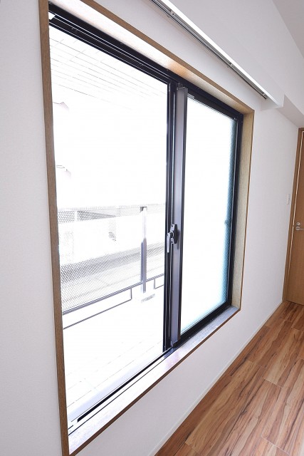 バルコニーへの窓