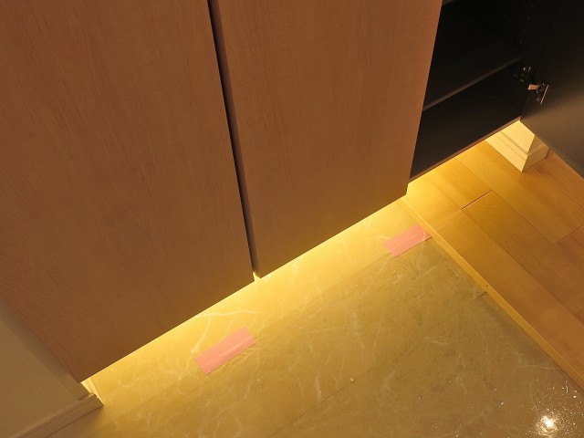 五反田サニーフラット　玄関間接照明