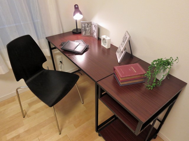 五反田サニーフラット　サービスルーム机