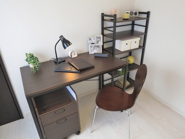 グランイーグル大森Ⅱ　サービスルーム机