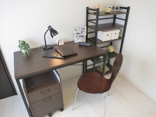 Iグランイーグル大森Ⅱ　サービスルーム机