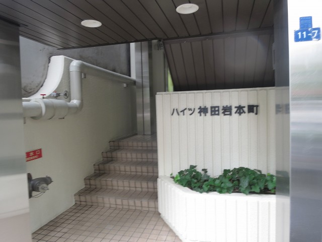 ハイツ神田岩本町　エントランス