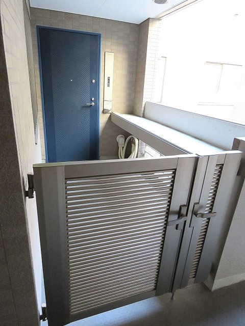 ファーストン世田谷リバーサイトテラス　ポーチ付き玄関