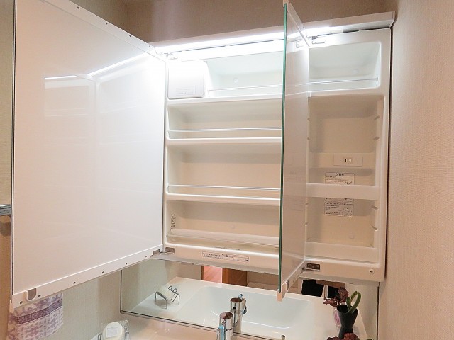 ファーストン世田谷リバーサイトテラス　洗面化粧台