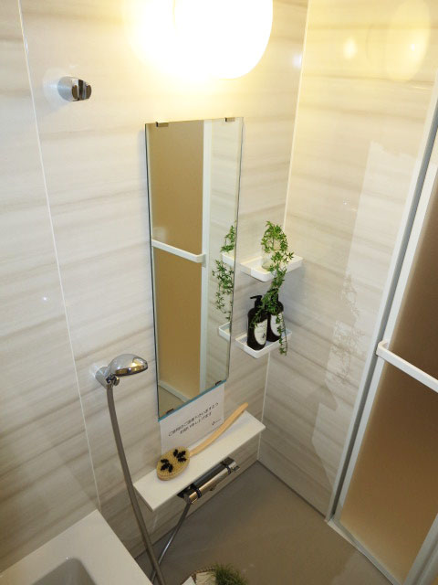 ゆったりサイズのバスルーム