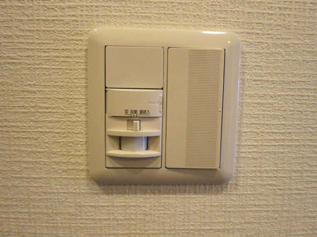 下落合グリーンパーク　玄関照明は人感センサー付