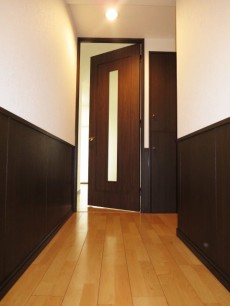 下落合南デュープレックス 廊下の突き当たりはリビングダイニング 下落合南デュープレックス 廊下の突き当たりはリビングダイニング