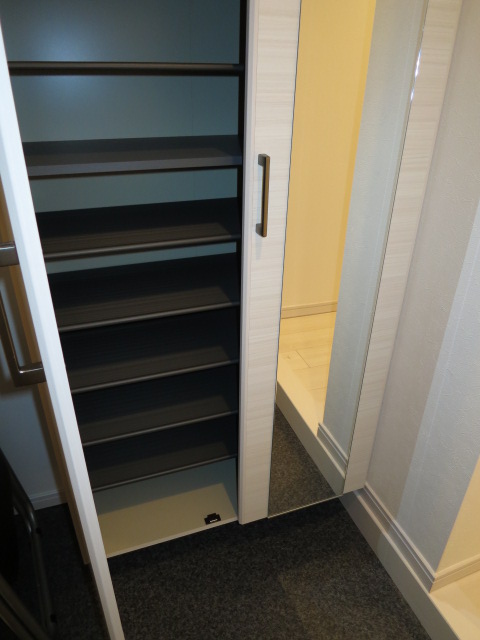 朝日落合マンション　収納たっぷりの玄関