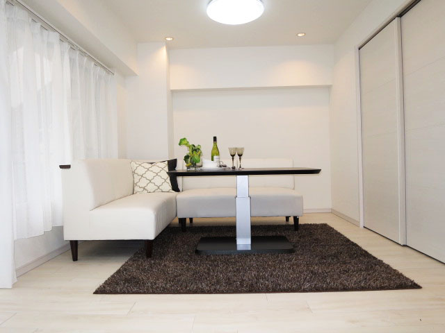 朝日落合マンション　約12.5帖のリビングダイニング