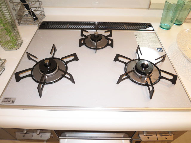 朝日落合マンション　機能的なシステムキッチン