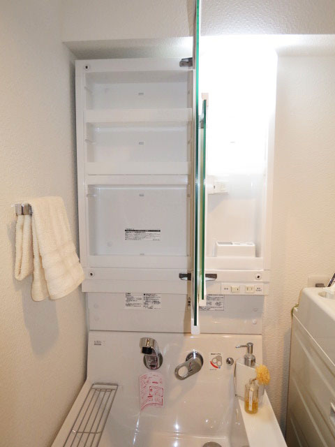 朝日落合マンション　使い勝手良さそうな洗面化粧台