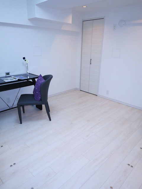 朝日落合マンション　約4.2帖の洋室