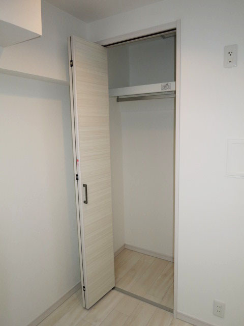 朝日落合マンション　約4.2帖の洋室　クローゼット