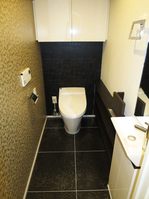 ウォシュレット付のトイレ