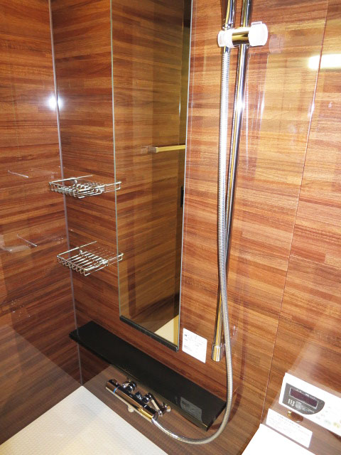 浴室換気乾燥機付のバスルーム