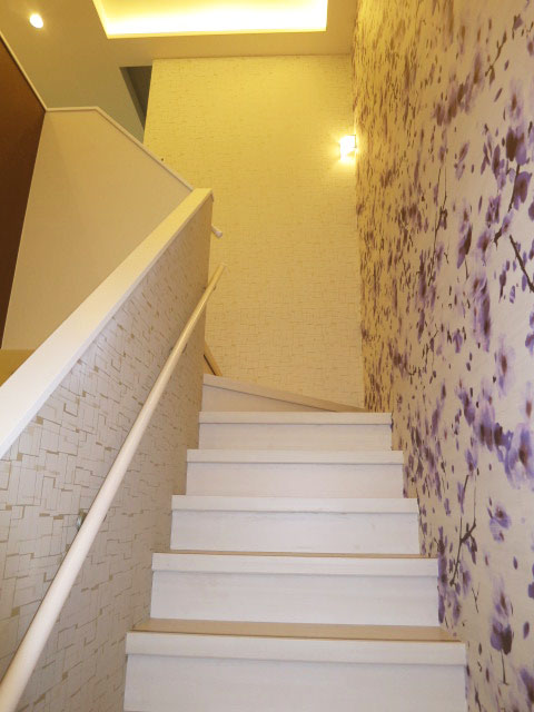 上階へ続く階段