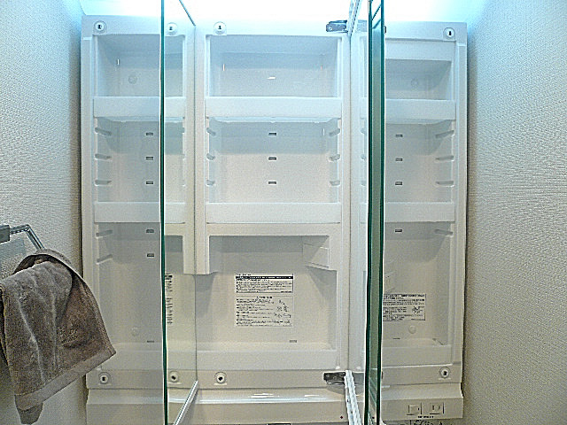 洗面化粧台　収納