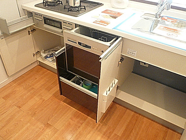 ヴェラハイツ広尾　システムキッチン収納