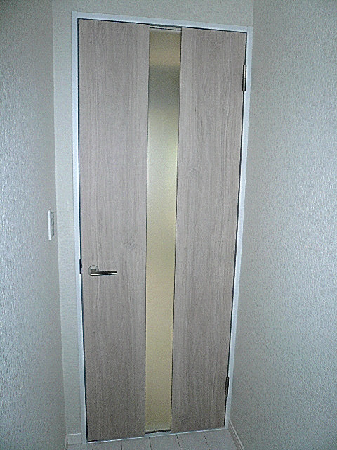 ノア南麻布　LDKへの扉