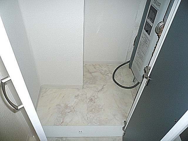 ノア南麻布　キッチン　電気給水器