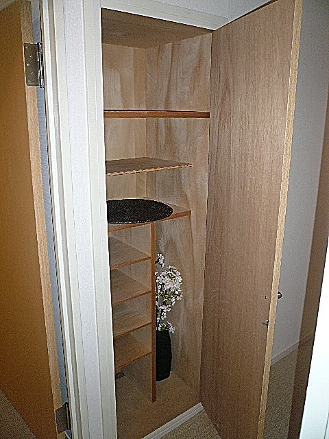 深沢ハイム　廊下収納