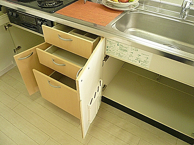 深沢ハイム　キッチン収納