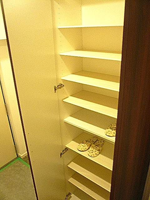 馬事公苑前ハイム2号棟　玄関収納712