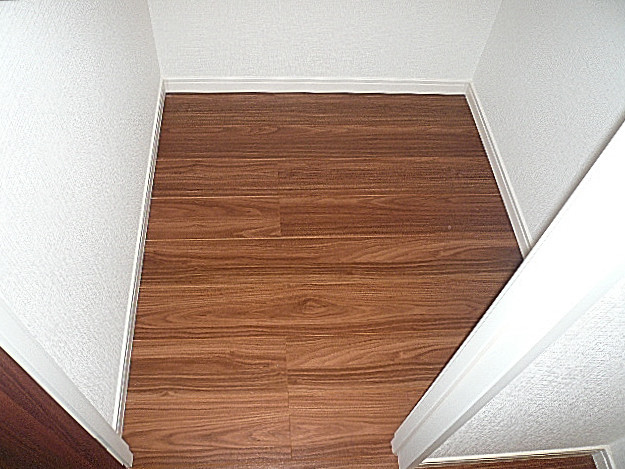 馬事公苑前ハイム2号棟　廊下のWIC712