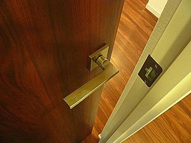 馬事公苑前ハイム2号棟　LDKへの扉712