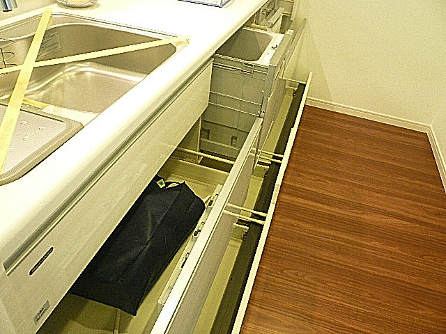 馬事公苑前ハイム2号棟　キッチン収納712