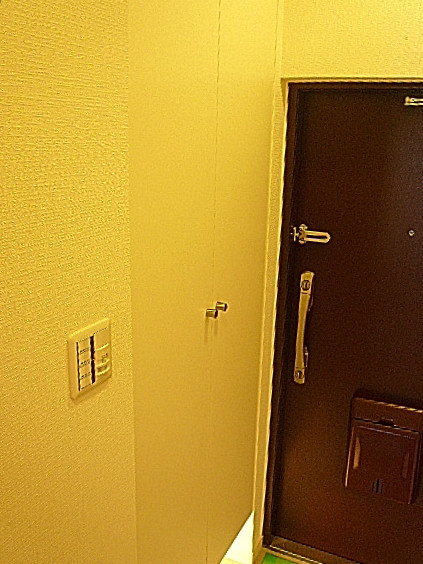 弦巻リハイム　玄関収納410