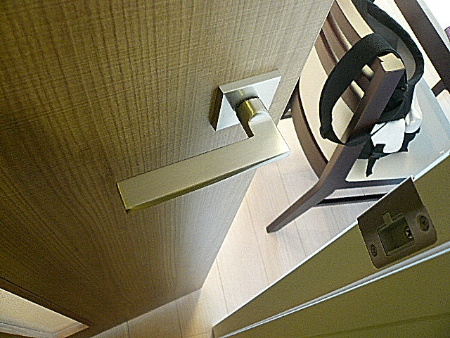 弦巻リハイム　LDKへの扉410