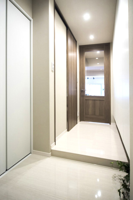 パレロワイヤル六番町 玄関