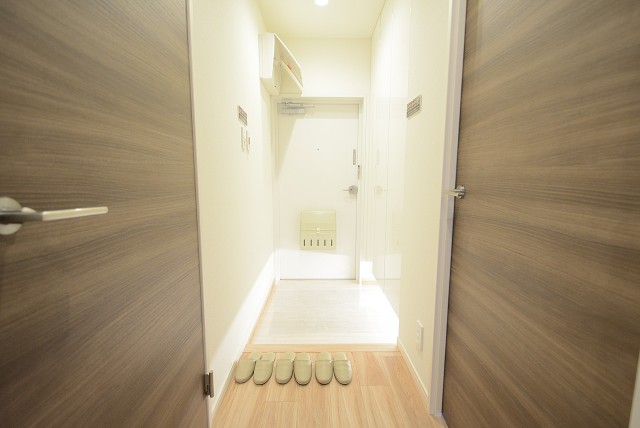 三井馬事公苑南ハイツ 玄関