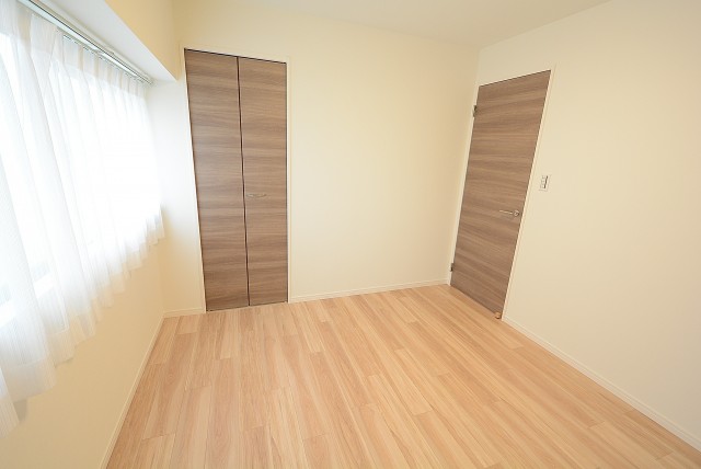 三井馬事公苑南ハイツ 洋室②