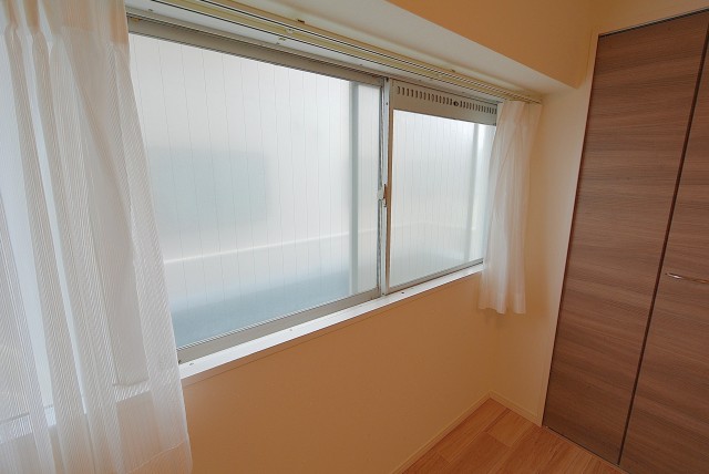 三井馬事公苑南ハイツ 洋室②