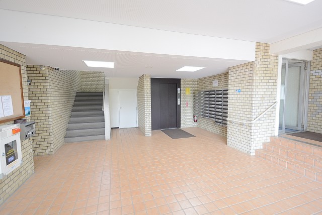 三井馬事公苑南ハイツ エントランス