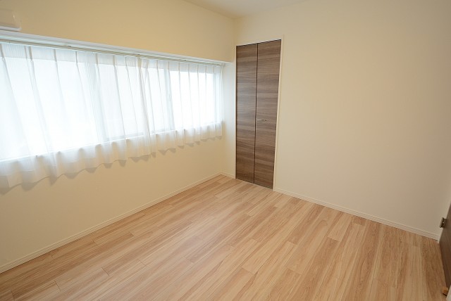 三井馬事公苑南ハイツ 洋室②