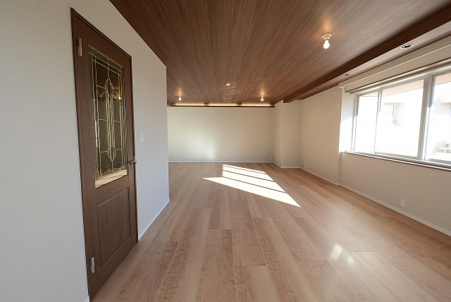 音羽ハウス 廊下へ