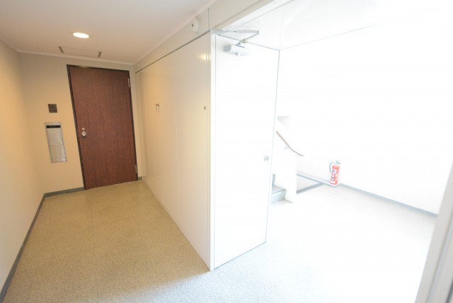 フアミール久堅 玄関